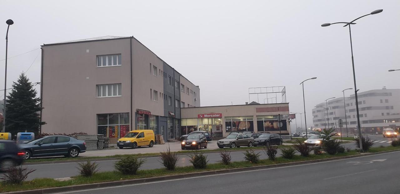 Trosoban Stan U Zenici Apartment Zenica Exterior photo